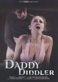 Yaşlı Üvey Babasının İşlerini Gören Bakire Kız Konulu Yetişkin Film